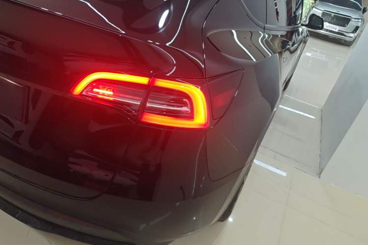 Used Tesla Model Y 2021 Standard Range Rear-Wheel Drive Version Exterior 3