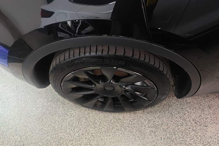 Used Tesla Model Y 2021 Long-Range All-Wheel-Drive Version Exterior 3