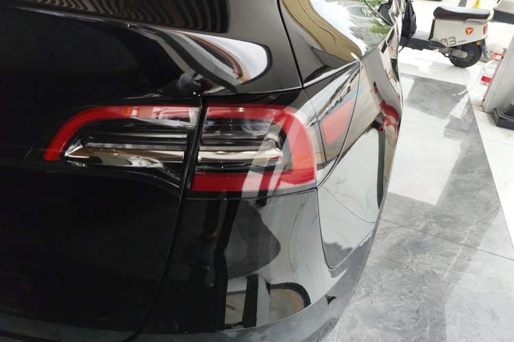 Used Tesla Model Y 2021 Long-Range All-Wheel-Drive Version Exterior 3