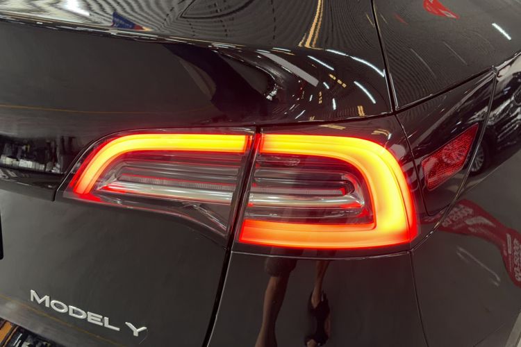 Used Tesla Model Y 2021 Standard Range Rear-Wheel Drive Version Exterior 3