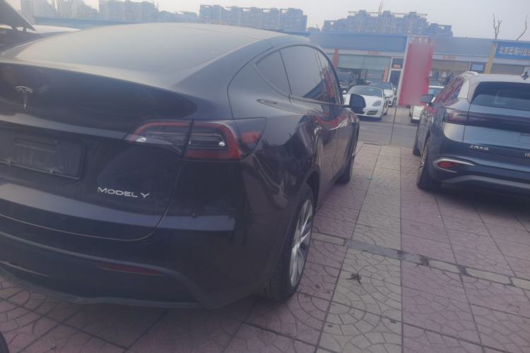 Used Tesla Model Y 2021 Long-Range All-Wheel-Drive Version 3D7 Exterior 3