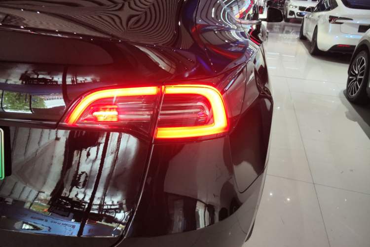 Used Tesla Model Y 2021 Standard Range Rear-Wheel Drive Version Exterior 3