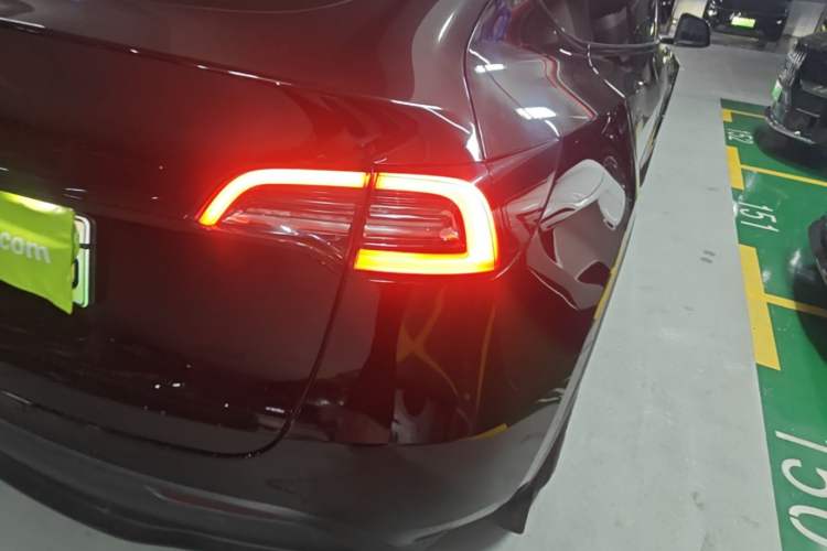 Used Tesla Model Y 2021 Long-Range All-Wheel-Drive Version Exterior 3