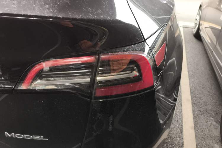 Used Tesla Model Y 2021 Standard Range Rear-Wheel Drive Version Exterior 3