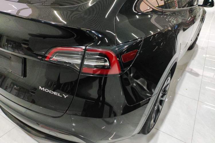 Used Tesla Model Y 2021 Long-Range All-Wheel-Drive Version Exterior 3