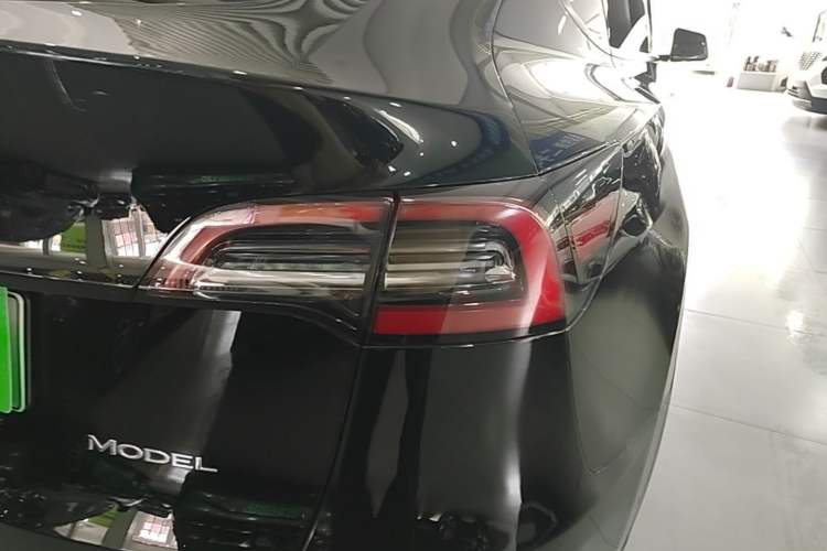 Used Tesla Model Y 2021 Standard Range Rear-Wheel Drive Version Exterior 3