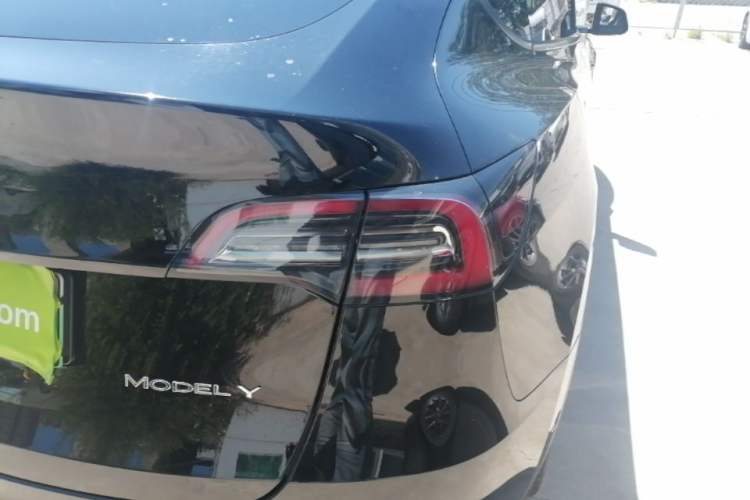 Used Tesla Model Y 2021 Revised Version 2 Long-Range All-Wheel-Drive Edition Exterior 3