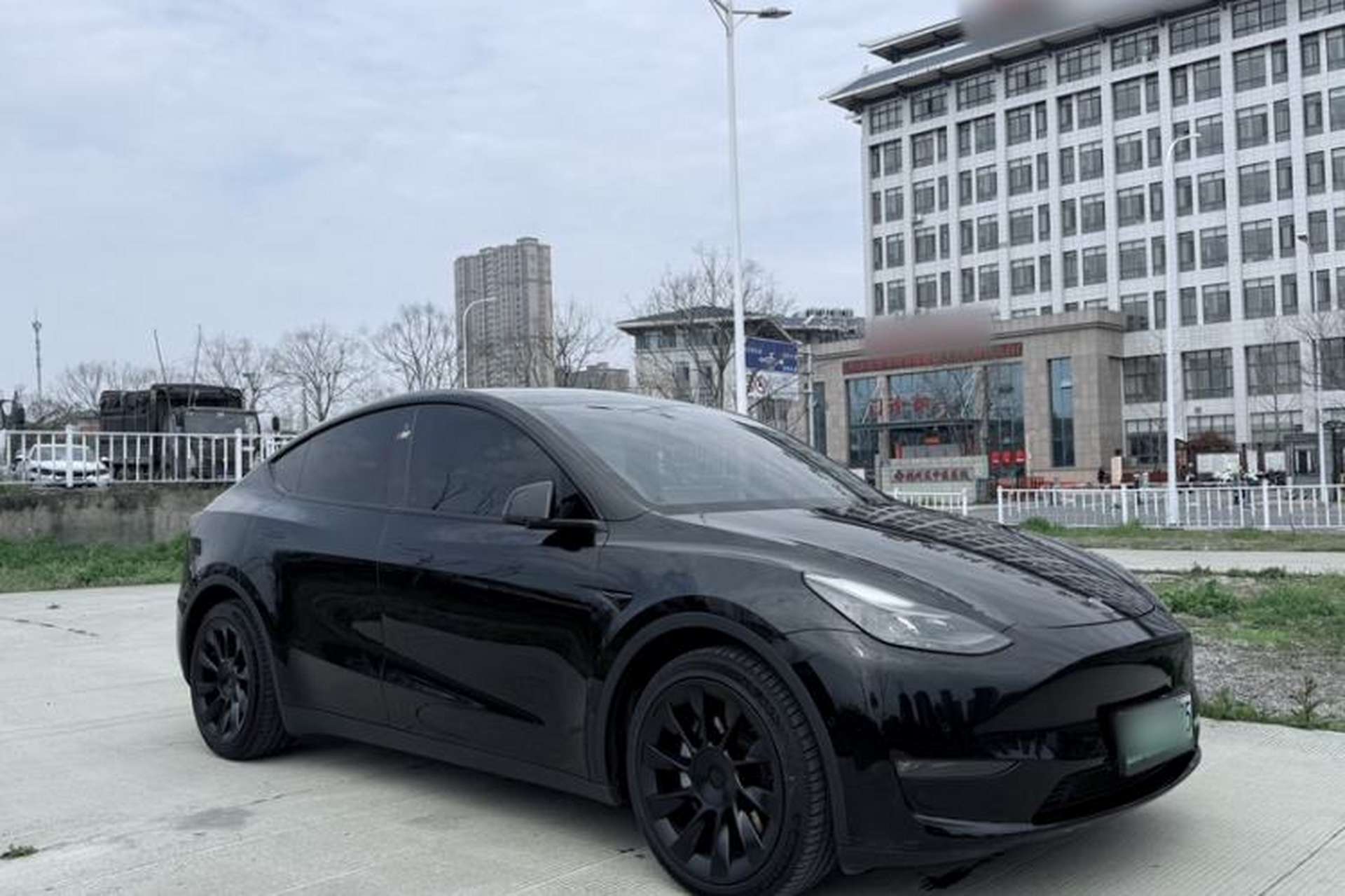 Used Tesla Model Y 2021 Long-Range All-Wheel-Drive Version 3D7 Exterior 3