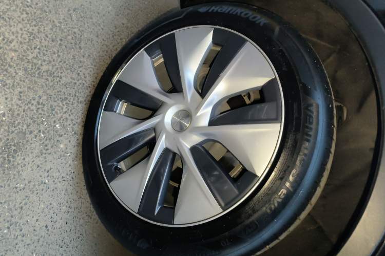 Used Tesla Model Y 2021 Standard Range Rear-Wheel Drive Version Exterior 3