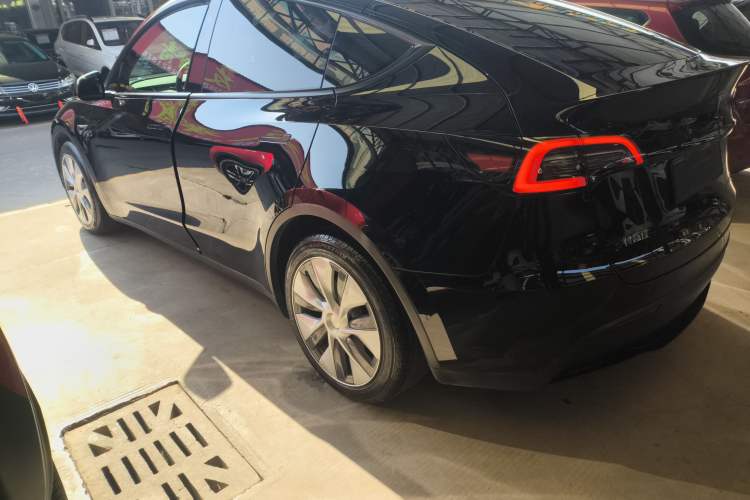 Used Tesla Model Y 2021 Standard Range Rear-Wheel Drive Version Exterior 3