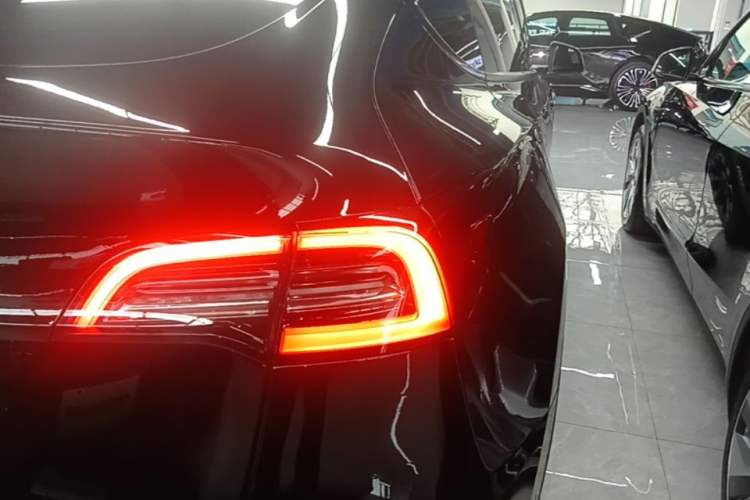 Used Tesla Model Y 2021 Standard Range Rear-Wheel Drive Version Exterior 3