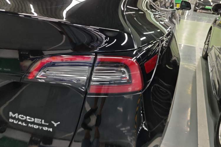 Used Tesla Model Y 2021 Long-Range All-Wheel-Drive Version 3D7 Exterior 3