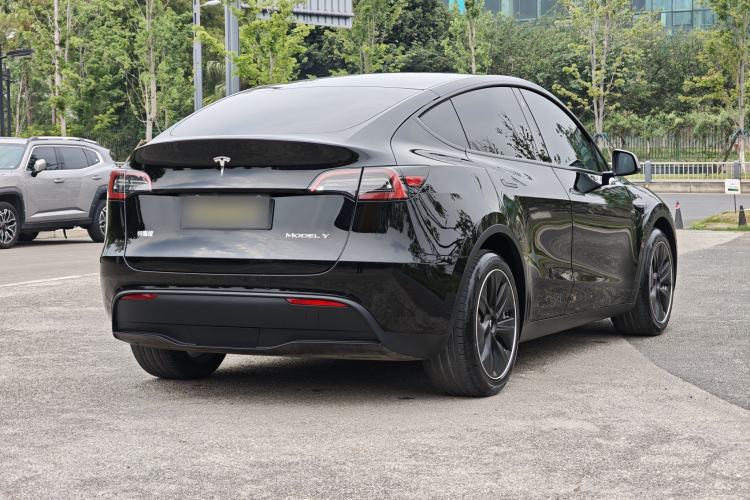 Used Tesla Model Y 2021 Long-Range All-Wheel-Drive Version 3D7 Exterior 3