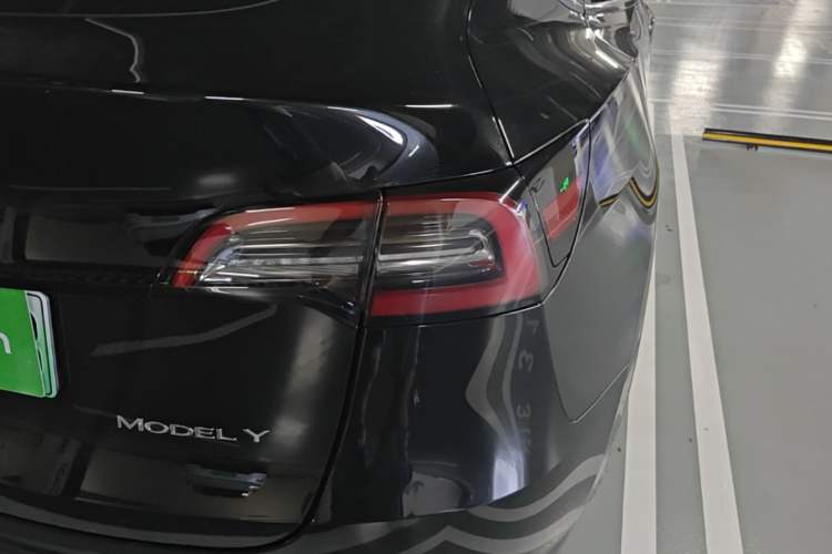 Used Tesla Model Y 2021 Standard Range Rear-Wheel Drive Version Exterior 3