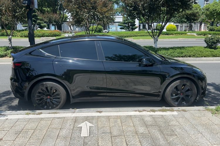 Used Tesla Model Y 2021 Standard Range Rear-Wheel Drive Version Exterior 3