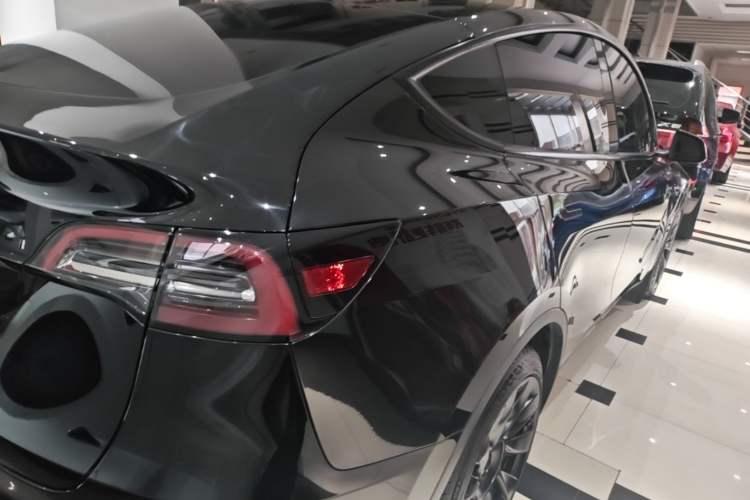 Used Tesla Model Y 2021 Standard Range Rear-Wheel Drive Version Exterior 3