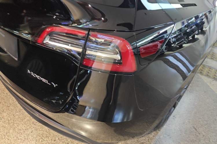 Used Tesla Model Y 2021 Standard Range Rear-Wheel Drive Version Exterior 3