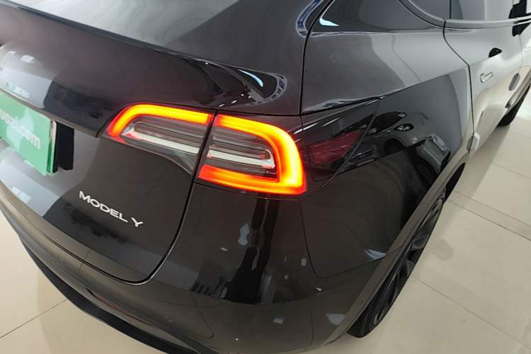 Used Tesla Model Y 2021 Standard Range Rear-Wheel Drive Version Exterior 3