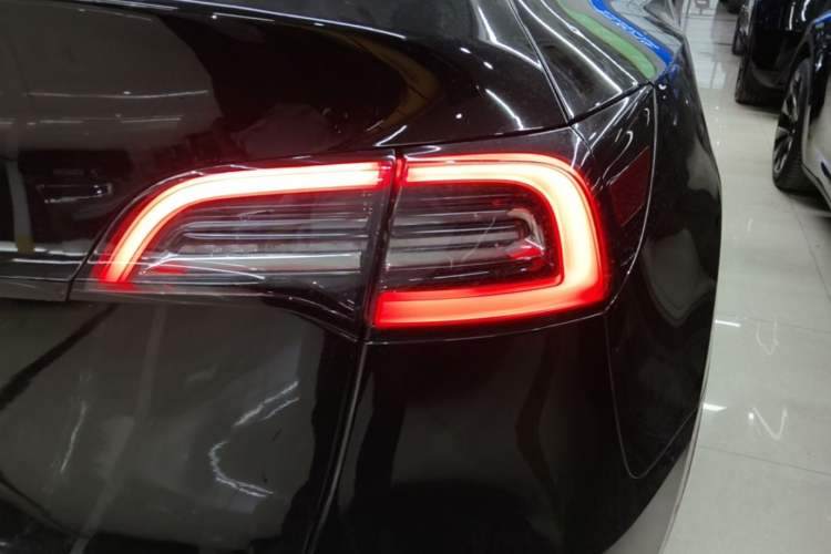 Used Tesla Model Y 2021 Standard Range Rear-Wheel Drive Version Exterior 3