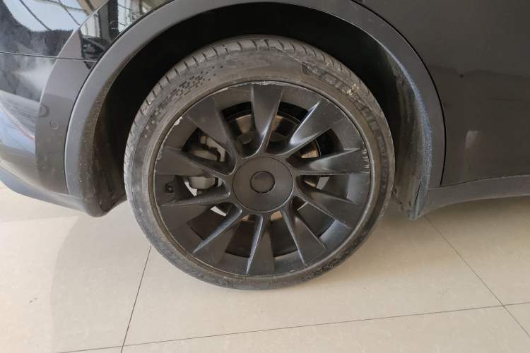 Used Tesla Model Y 2021 Long-Range All-Wheel-Drive Version 3D7 Exterior 4