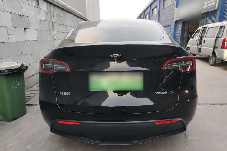 Used Tesla Model Y 2021 Long-Range All-Wheel-Drive Version 3D7 Exterior 4