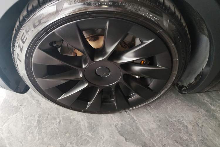 Used Tesla Model Y 2021 Long-Range All-Wheel-Drive Version Exterior 4
