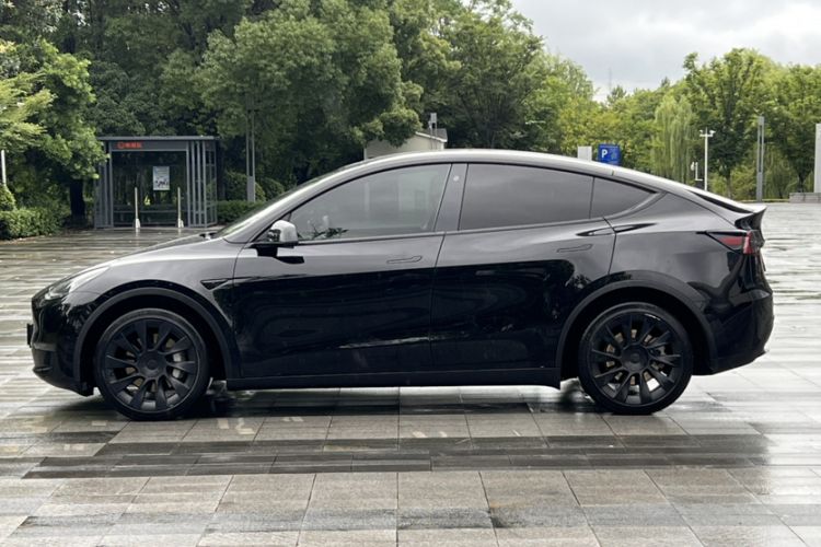 Used Tesla Model Y 2021 Long-Range All-Wheel-Drive Version 3D7 Exterior 4