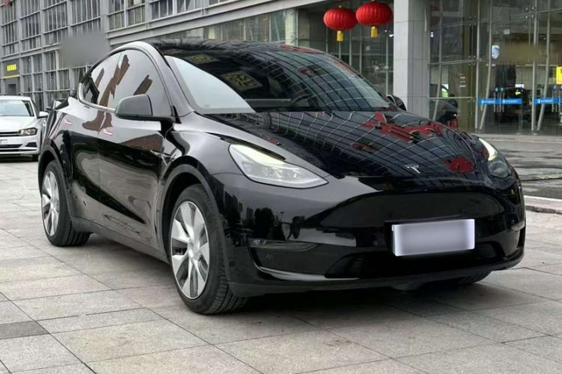 Used Tesla Model Y 2021 Long-Range All-Wheel-Drive Version 3D7 Exterior 4