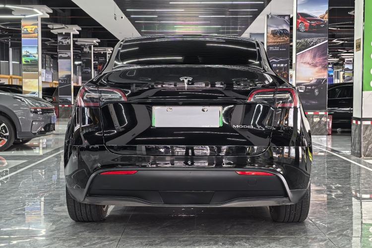 Used Tesla Model Y 2021 Long-Range All-Wheel-Drive Version 3D7 Exterior 4