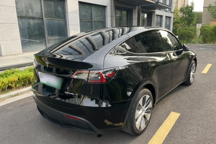 Used Tesla Model Y 2021 Standard Range Rear-Wheel Drive Version Exterior 4