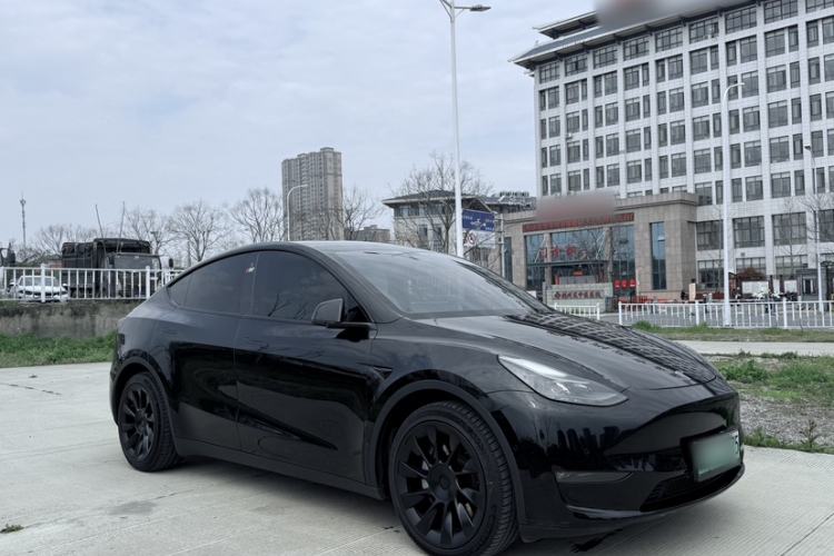 Used Tesla Model Y 2021 Long-Range All-Wheel-Drive Version 3D7 Exterior 4