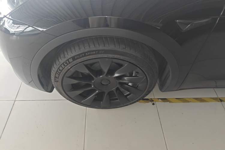 Used Tesla Model Y 2021 Long-Range All-Wheel-Drive Version 3D7 Exterior 4