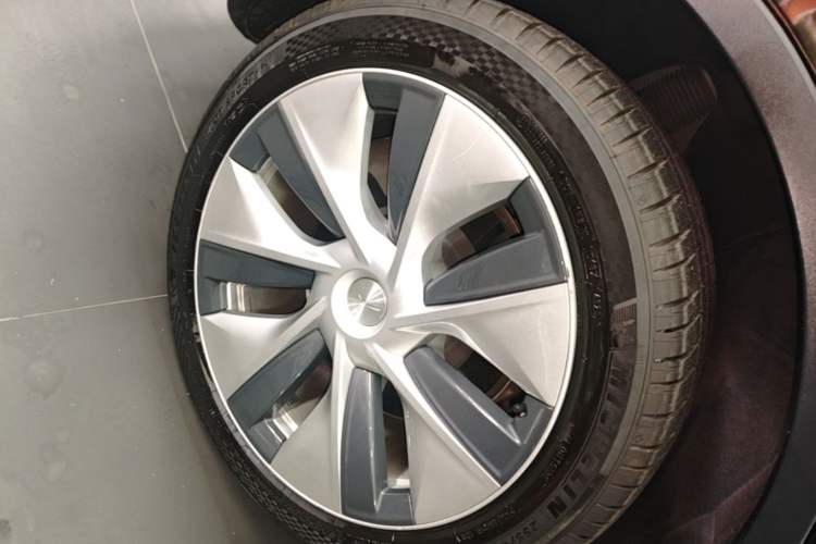 Used Tesla Model Y 2021 Long-Range All-Wheel-Drive Version 3D7 Exterior 5