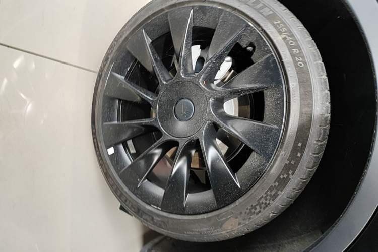 Used Tesla Model Y 2021 Standard Range Rear-Wheel Drive Version Exterior 5