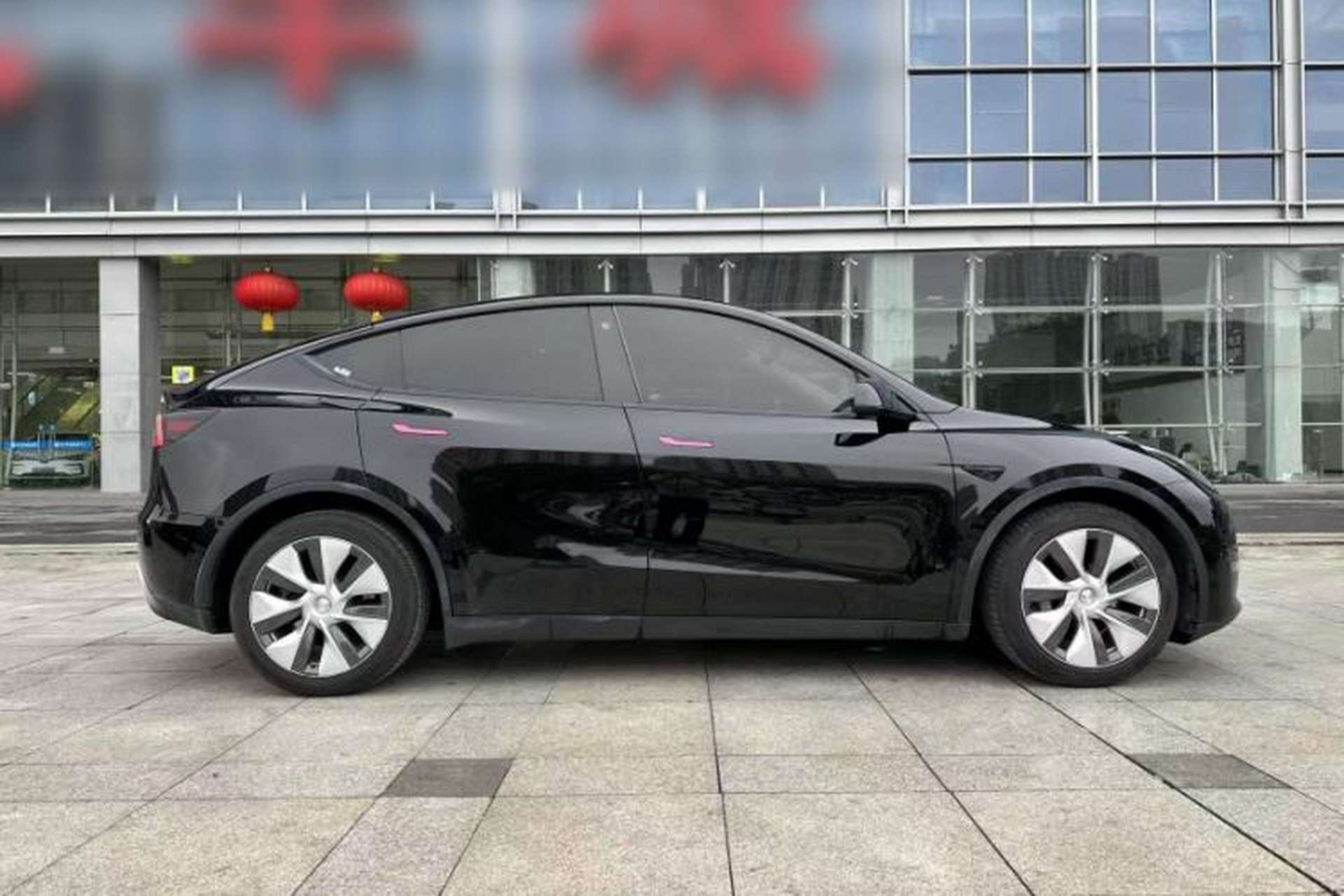 Used Tesla Model Y 2021 Long-Range All-Wheel-Drive Version 3D7 Exterior 5