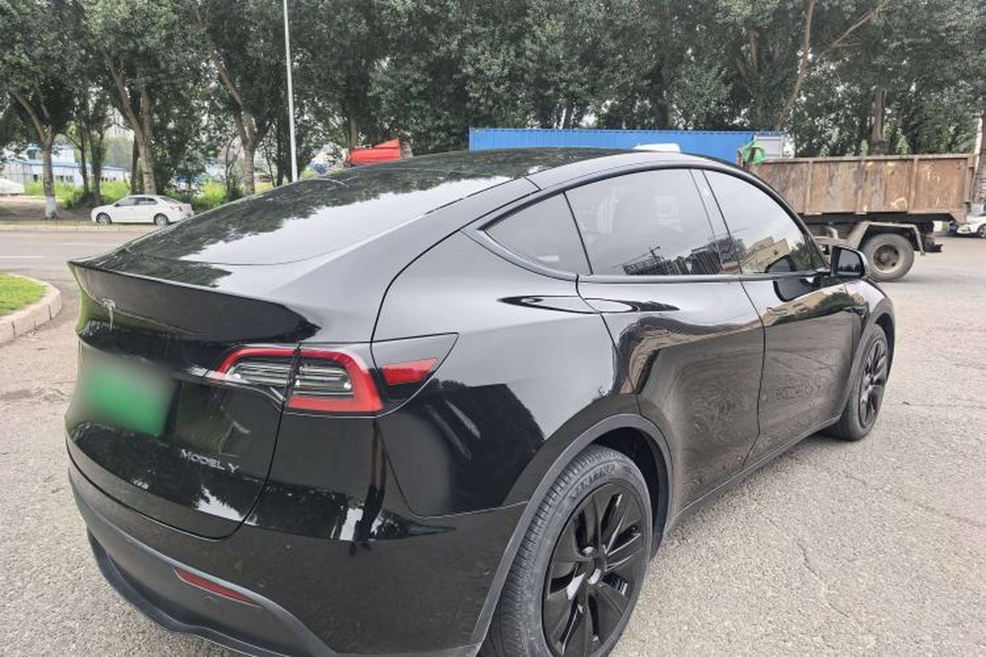 Used Tesla Model Y 2021 Standard Range Rear-Wheel Drive Version Exterior 5