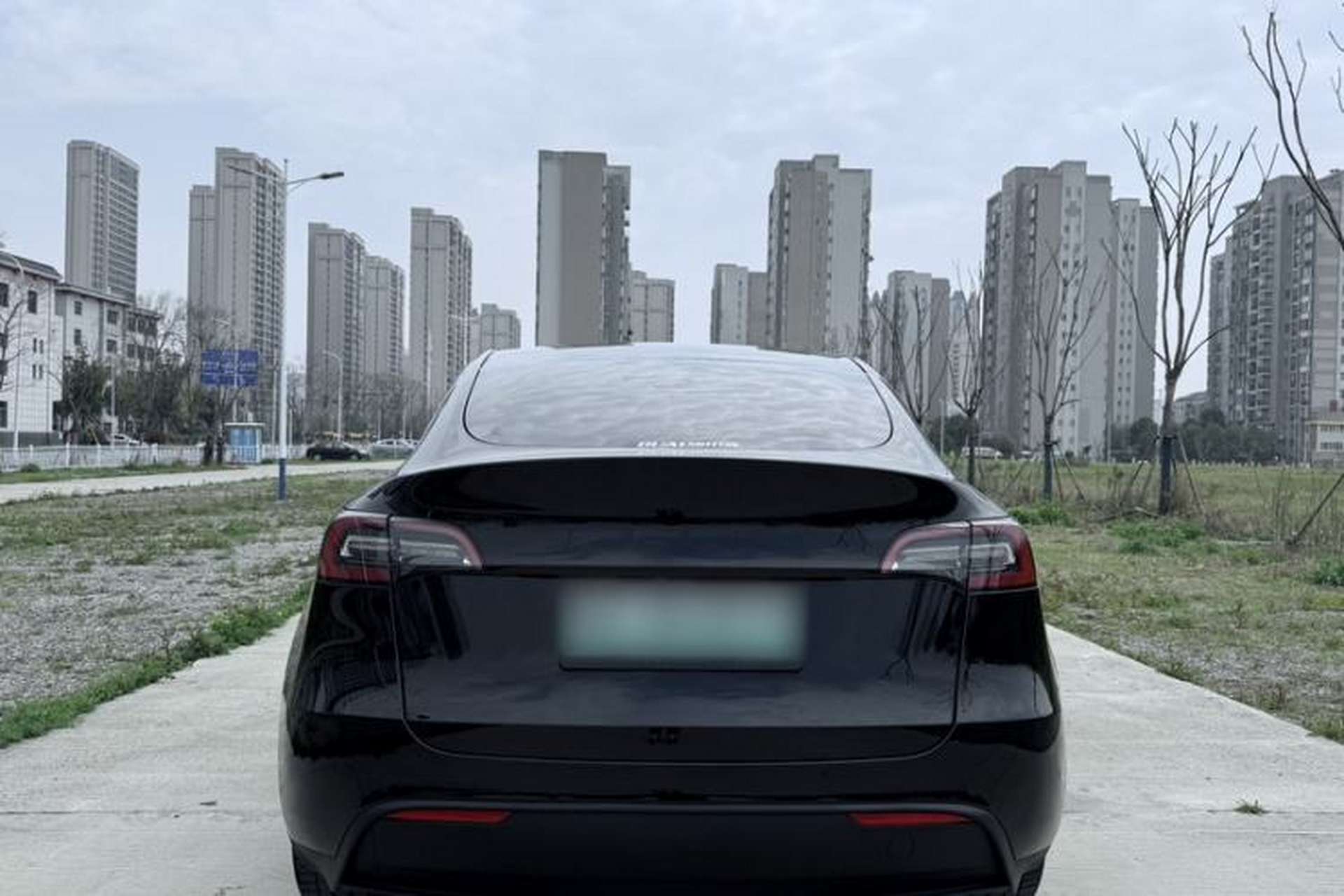 Used Tesla Model Y 2021 Long-Range All-Wheel-Drive Version 3D7 Exterior 5