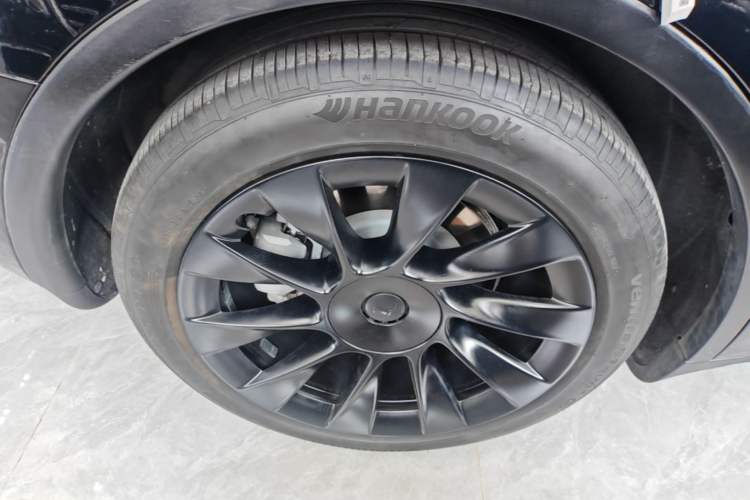 Used Tesla Model Y 2021 Long-Range All-Wheel-Drive Version 3D7 Exterior 5