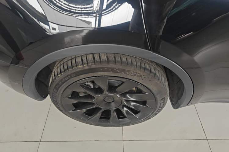 Used Tesla Model Y 2021 Long-Range All-Wheel-Drive Version 3D7 Exterior 5