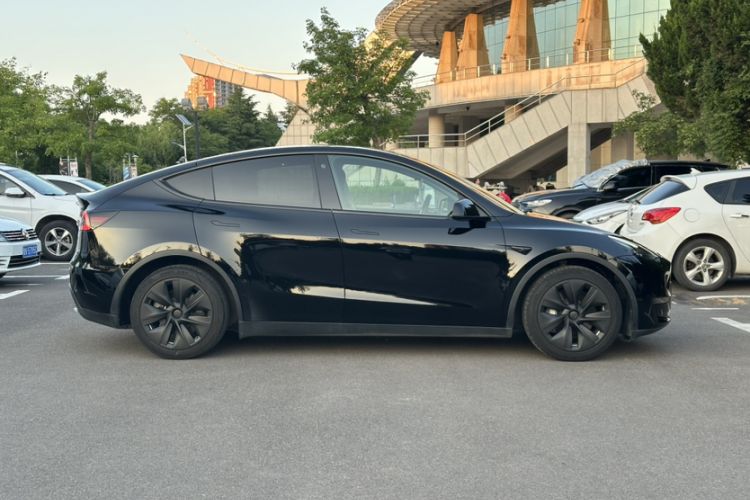 Used Tesla Model Y 2021 Standard Range Rear-Wheel Drive Version Exterior 6