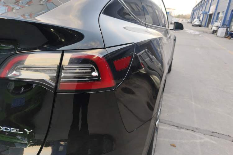 Used Tesla Model Y 2021 Long-Range All-Wheel-Drive Version 3D7 Exterior 6