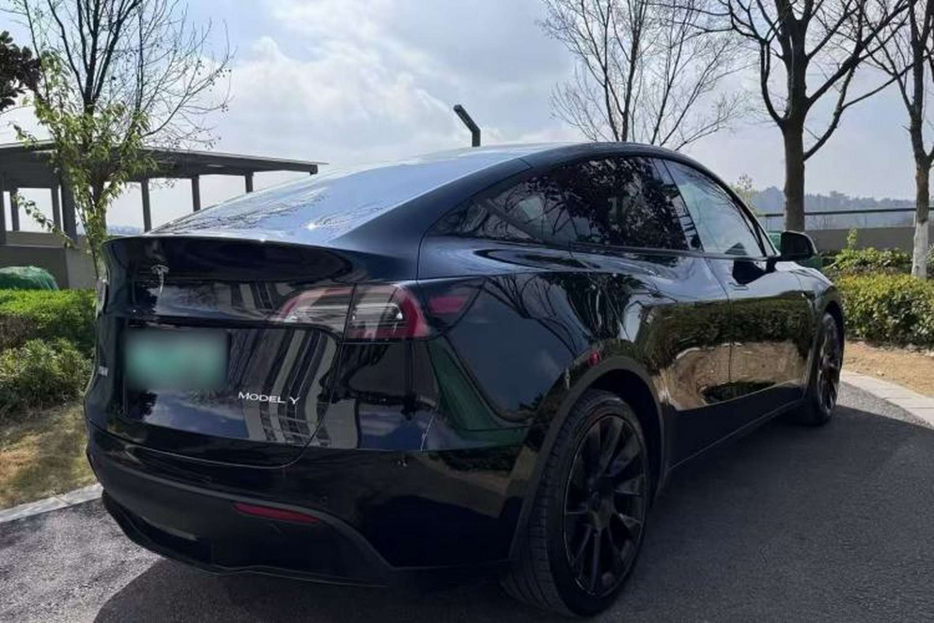 Used Tesla Model Y 2021 Long-Range All-Wheel-Drive Version Exterior 6