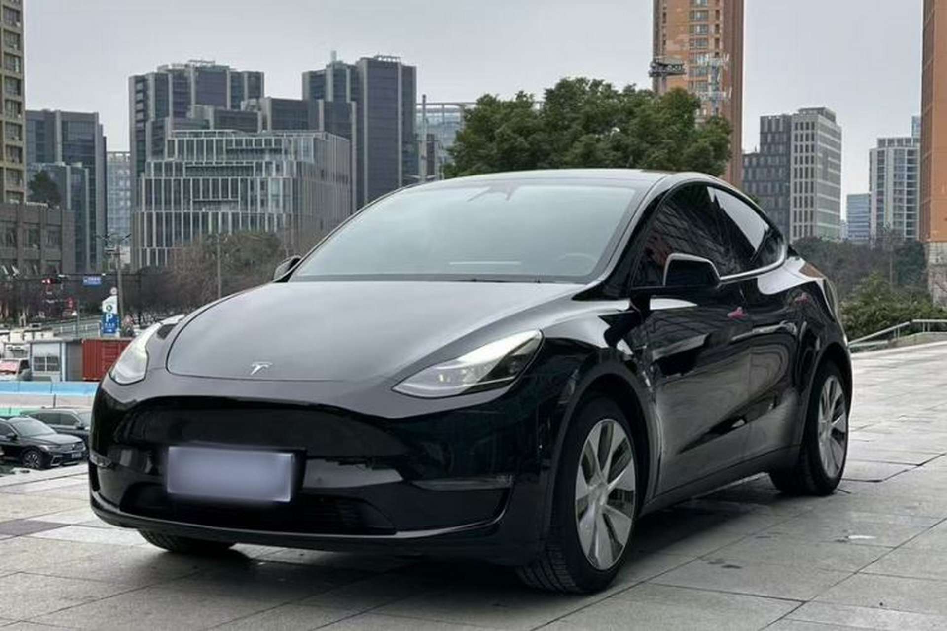 Used Tesla Model Y 2021 Long-Range All-Wheel-Drive Version 3D7 Exterior 6