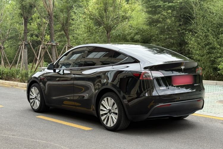 Used Tesla Model Y 2021 Revised Version 2 Long-Range All-Wheel-Drive Edition Exterior 6