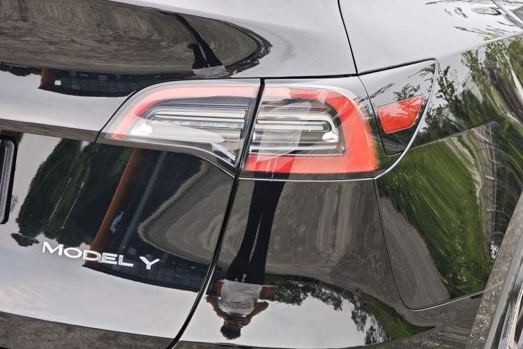 Used Tesla Model Y 2021 Long-Range All-Wheel-Drive Version 3D7 Exterior 7