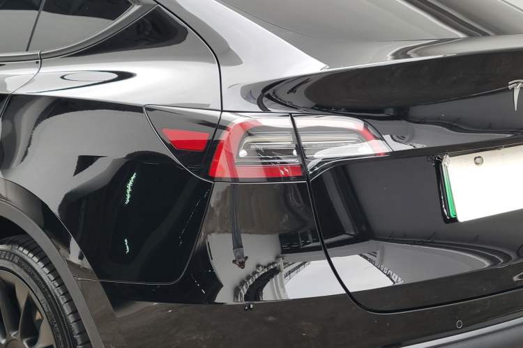 Used Tesla Model Y 2021 Standard Range Rear-Wheel Drive Version Exterior 7