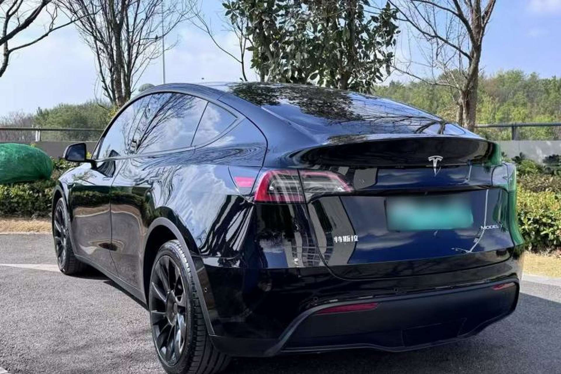 Used Tesla Model Y 2021 Long-Range All-Wheel-Drive Version Exterior 8