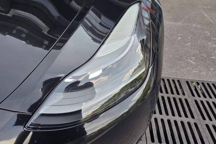 Used Tesla Model Y 2021 Standard Range Rear-Wheel Drive Version Exterior 8