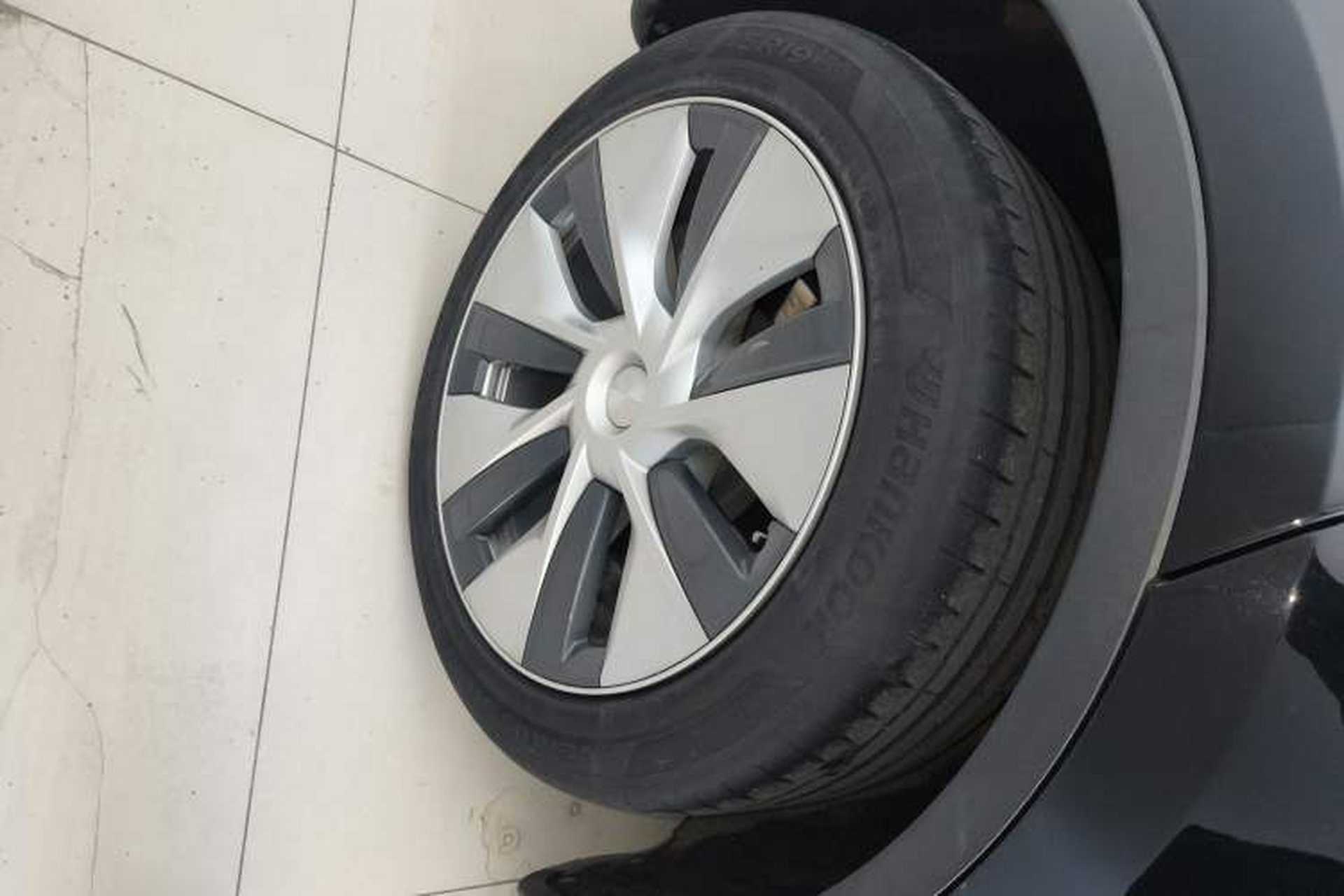 Used Tesla Model Y 2021 Long-Range All-Wheel-Drive Version Exterior 8