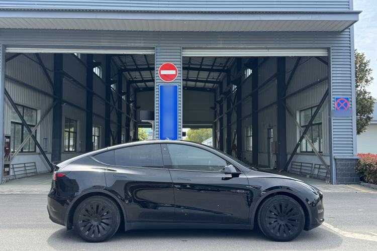Used Tesla Model Y 2021 Standard Range Rear-Wheel Drive Version Exterior 9
